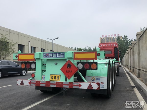 陕汽德龙X3000牵引车+新国标半挂车，这配置运输危化品够安全吗？