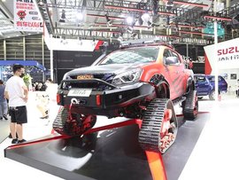 基于皮卡改装的履带车 五十铃履行车亮相 卡友:这车稳吗