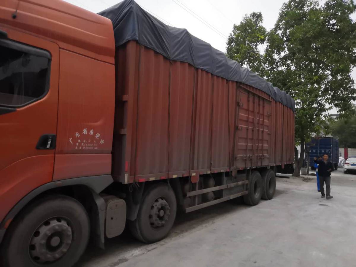 市场越来越乱纯电动面包车都开顶拉货图片列表