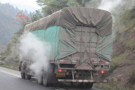 液力缓速器对比淋水器，谁才是长下坡事故终结者？