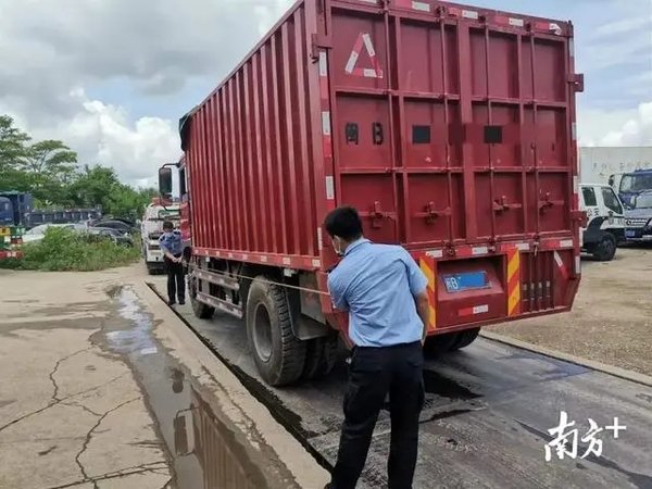 ���ڣ��ϲ����Ƴ��Ƿ���װ�����С��