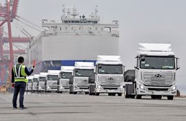 全球首款怎么了？续航才400公里 现代卡车向瑞士交付燃料电池卡车