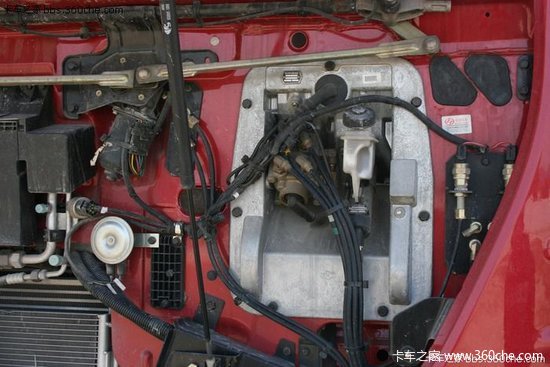 入木三分 红岩杰狮8x4自卸车深度解析_上汽红