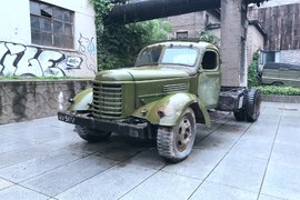 重温经典老解放CA10 百公里油耗28L 估计没几个年轻司机会开