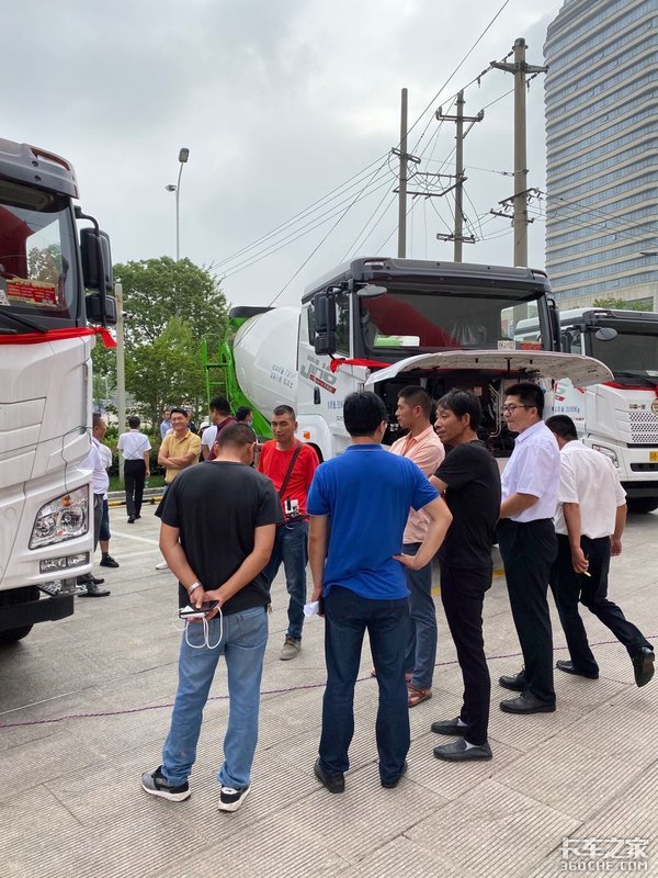 整车自重仅13.7吨 JH6法规版搅拌车上市