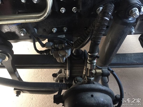 13L曼发动机+采埃孚AMT变速箱，江淮格尔发K7配置属实不一般