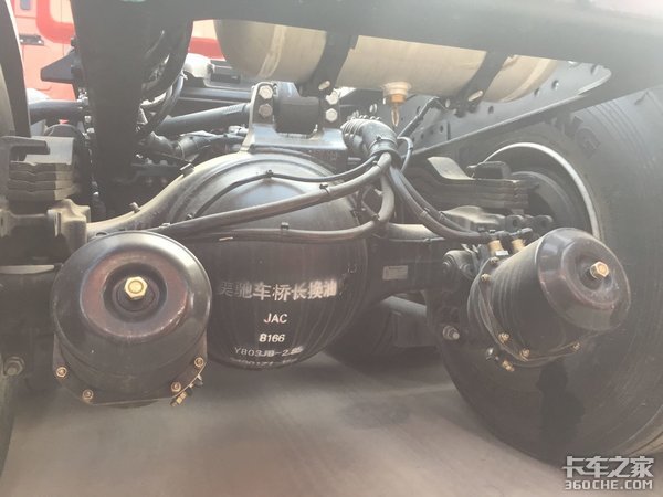 13L曼发动机+采埃孚AMT变速箱，江淮格尔发K7配置属实不一般