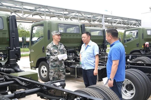 上汽轻卡军车积极投身三军建设!