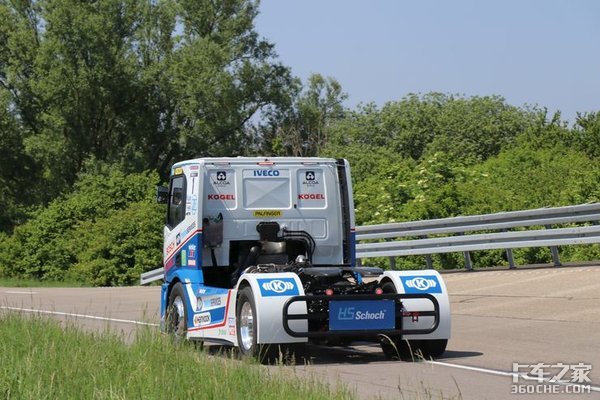 1120马力发动机，时速最高160km，依维柯ETRC竞速卡车5.5s破百