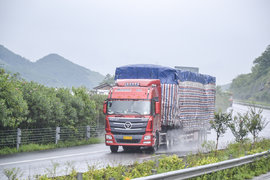 雨天行车容易“漂移” 不注意这三点！老司机也容易“翻车”