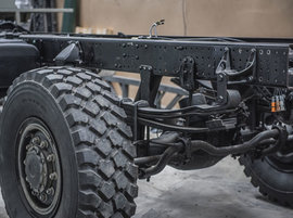 坐上它你能上天 MAN底盘+4驱 这台全地形面包车太牛叉了