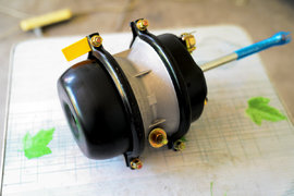 双腔制动气室如何工作?