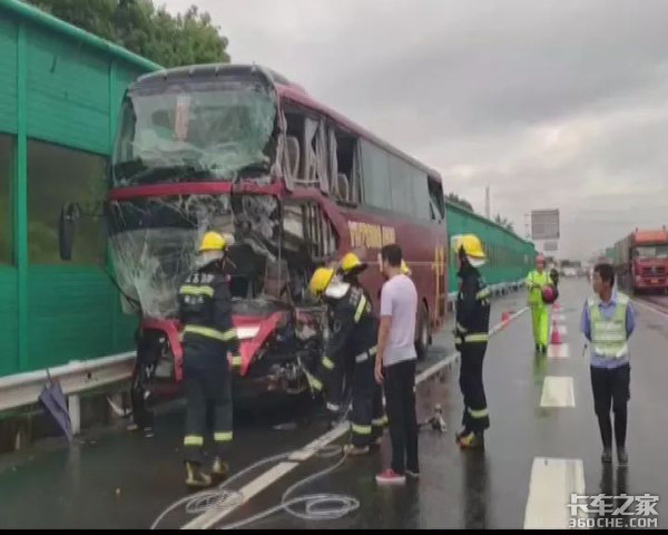 进入雨季行车安全要注意，挡风玻璃前的雨刮器你检查了吗