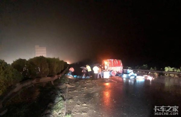 进入雨季行车安全要注意，挡风玻璃前的雨刮器你检查了吗