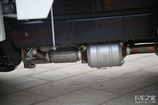 身高不超2米 国六1.6L汽油发动机 这款小金刚微卡自卸是你的菜吗?