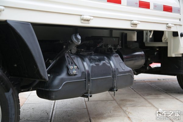 身高不超2米 国六1.6L汽油发动机 这款小金刚微卡自卸是你的菜吗?