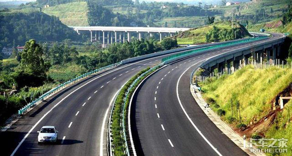 ͬʡ��ͬ��&nbsp;��һ�Ǹ��ٹ�·�շ���Щ��