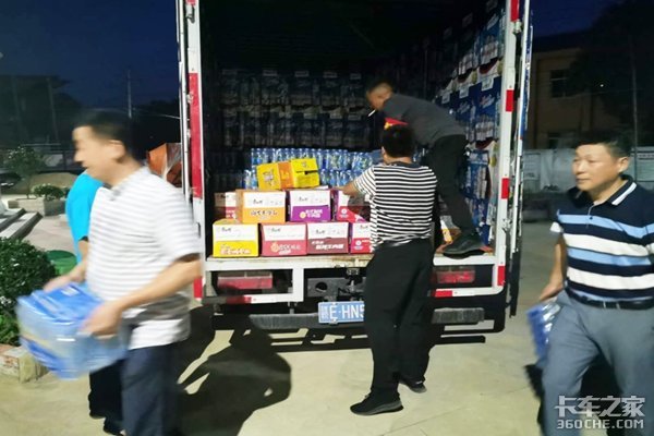 �����С��ҡ��͸���