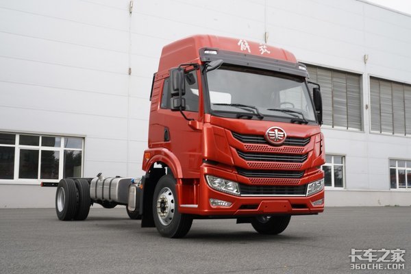 车市速看:240匹大马力6米8 高顶双卧豪配龙VH 2.0