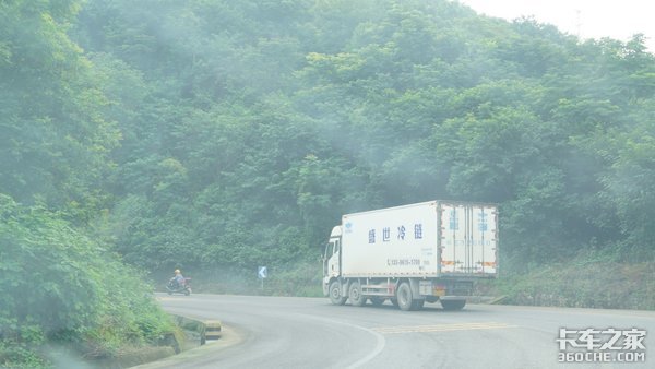 冯黎:疫情不能把我们打倒 未来我要和我的解放车队继续奋斗