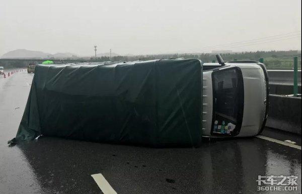 暴雨来袭卡友如何安全行驶 这3点要记住