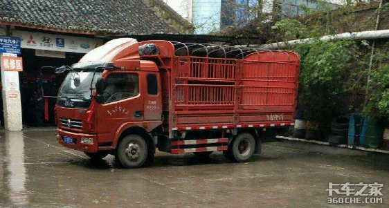 暴雨来袭卡友如何安全行驶 这3点要记住
