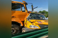 ������У����ײ 1������������ͯ������