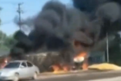 Ӣ�ۣ�������ײ���˾����Է�ж����ͷ