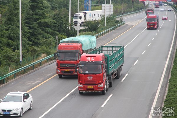 上半年油价“跳水” 卡车司机赚翻了？