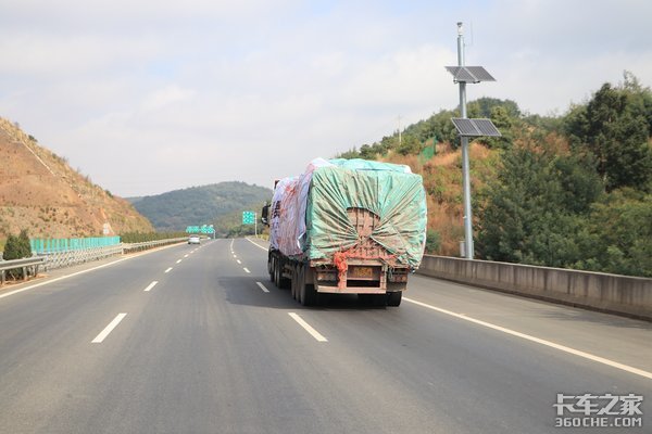 上半年油价“跳水” 卡车司机赚翻了？