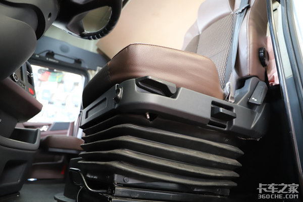 潍柴500马力+公路豪华舱 沪尊S200配置逆天 贴息后至29.98万!