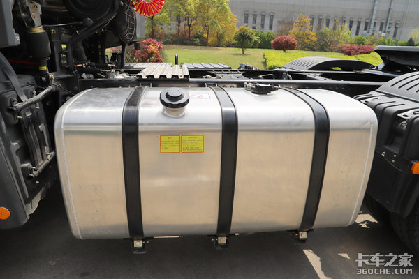 潍柴500马力+公路豪华舱 沪尊S200配置逆天 贴息后至29.98万!