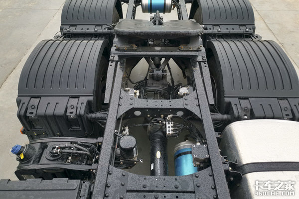 潍柴500马力+公路豪华舱 沪尊S200配置逆天 贴息后至29.98万!