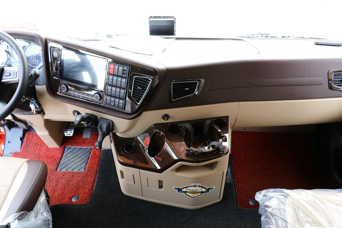 车市速看拉满550马力生活舱青汽jh6图片列表