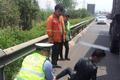夏日货车司机戴口罩开空调 一定要警惕