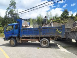 乡村建材运输,从拖拉机到豪曼H3,司机:小自卸车比半挂更挣钱