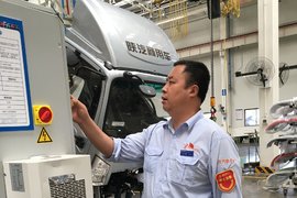 陕汽控股里的优秀退役军人:我只是脱下迷彩服 换上了蓝工装