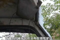 货车年检车头被撞 交警：检测员没驾照