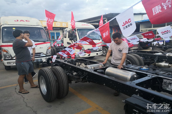 ��ˬ60�콭���Ῠ���������Ϫ��վ