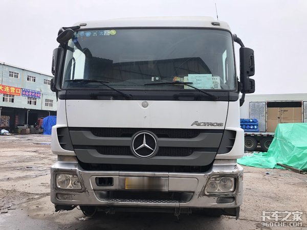 实拍10年车龄的奔驰MP3牵引车，退居二线跑短途甩挂优势更明显