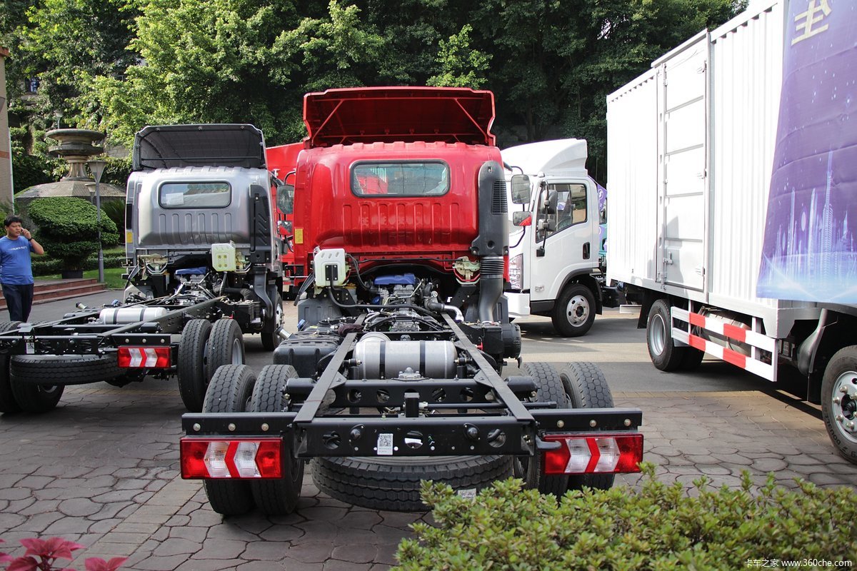 搭载156马力云内机陕汽轩德x9轻卡图解图片列表