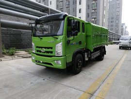 承载力出色 风驰1800搭载国六130马力 后板簧10+5片簧 还有大屏车机