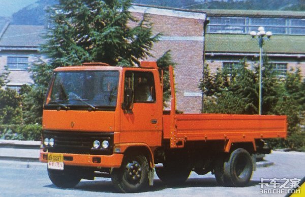 90年代诞生车型 EQ1061轻卡来了解一下