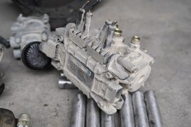 不用敲不用砸 几滴水珠就能搞坏 力大无穷的制动系统 原来也如此脆弱