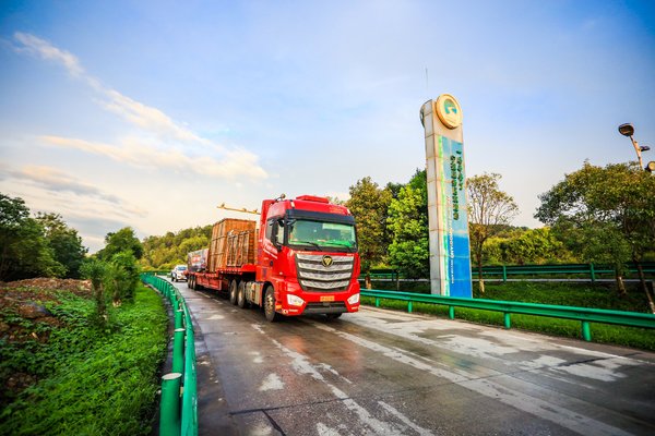 欧曼自动挡重卡征服中国最险山区高速 “云巅挑战“巅峰数据大理发布