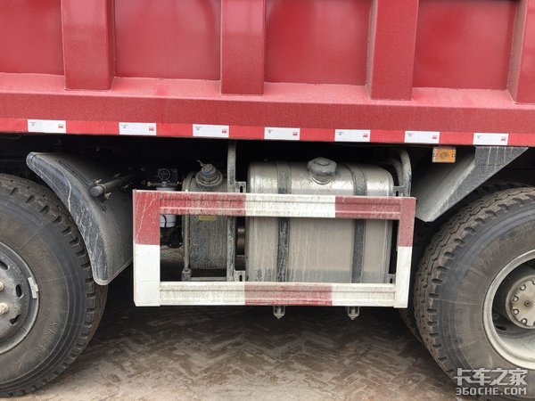 建筑垃圾運(yùn)輸專用 實(shí)拍大運(yùn)F7渣土車