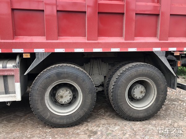 建筑垃圾運(yùn)輸專用 實(shí)拍大運(yùn)F7渣土車