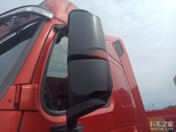 行情不好买新车太贵，这台440马力重汽T7H二手牵引车咋样？