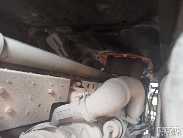 行情不好买新车太贵，这台440马力重汽T7H二手牵引车咋样？