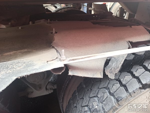 行情不好买新车太贵，这台440马力重汽T7H二手牵引车咋样？